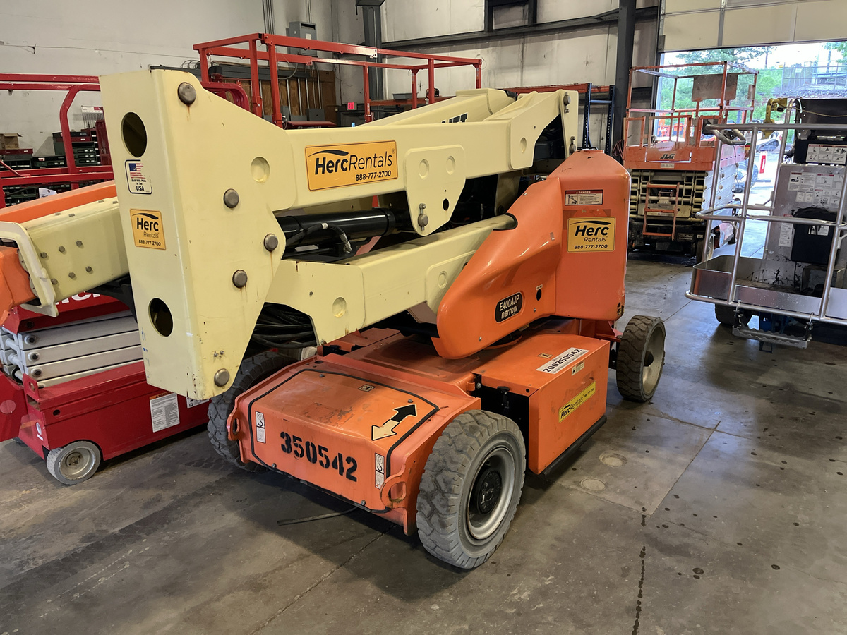 2015 JLG E400AJPN-3