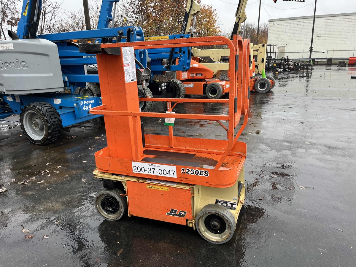 2017 JLG 1230ES