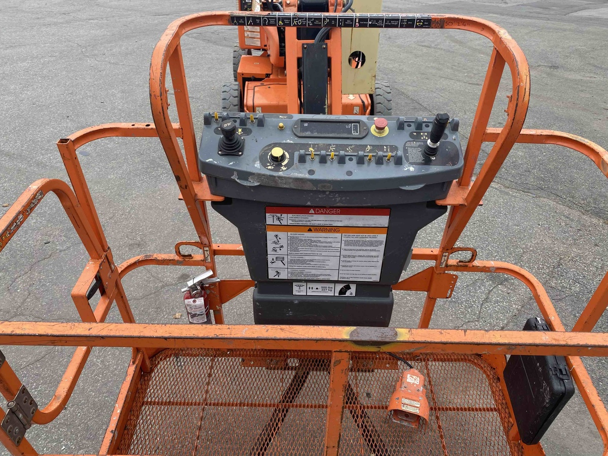 2016 JLG E450AJ-5
