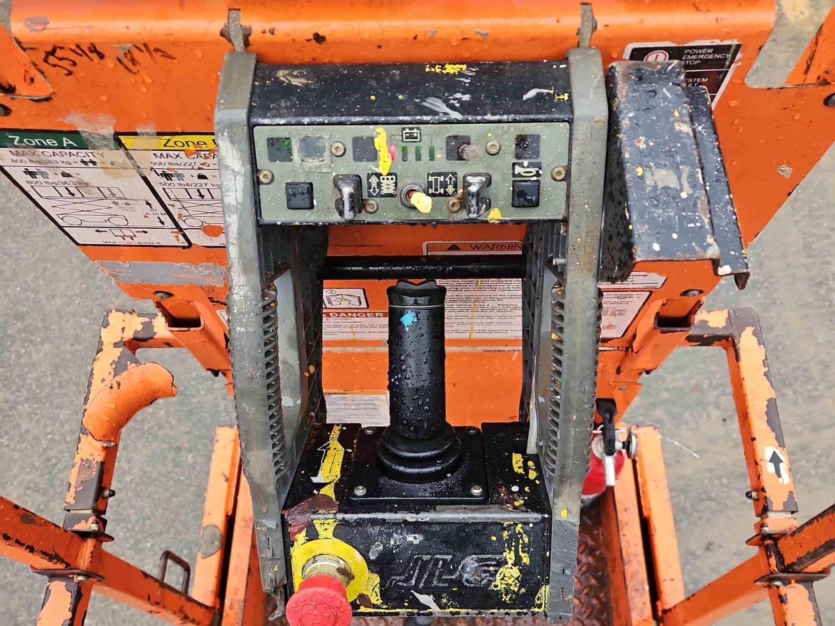 2018 JLG 2632ES