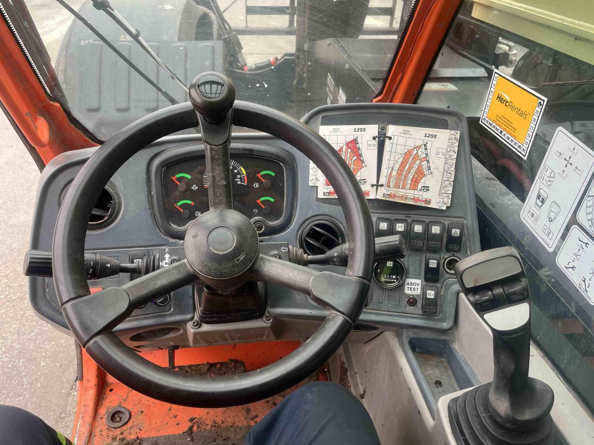 2018 JLG 1255