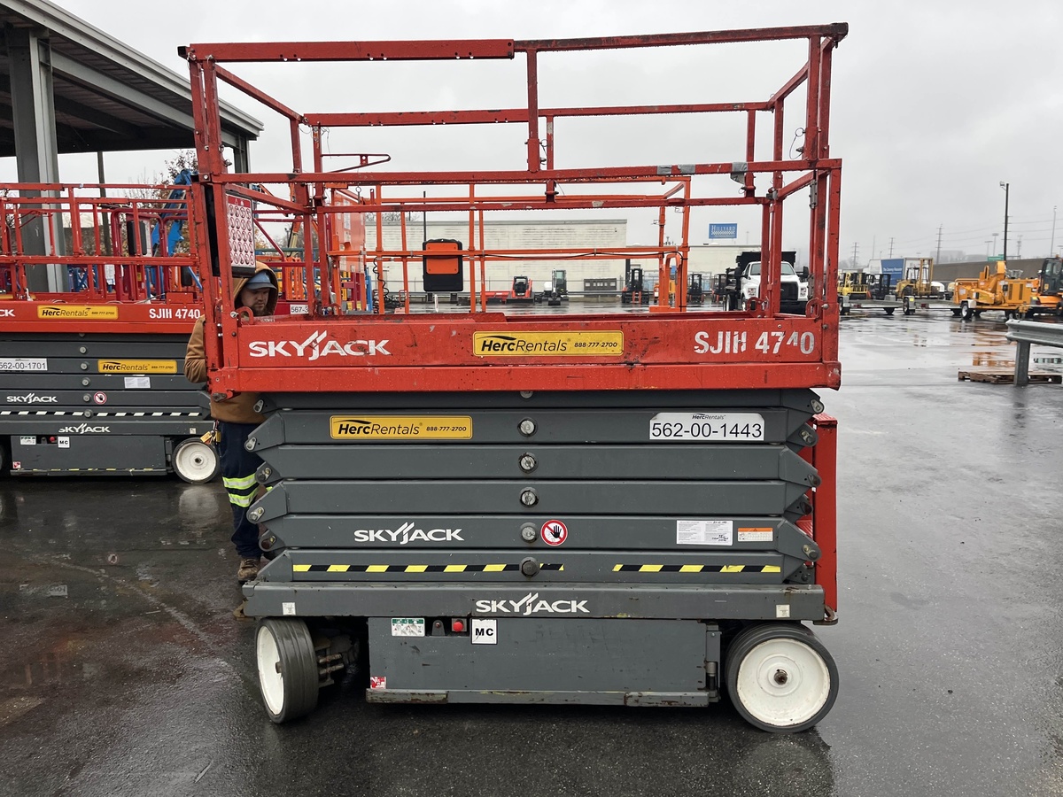 2017 Skyjack SJ4740-2