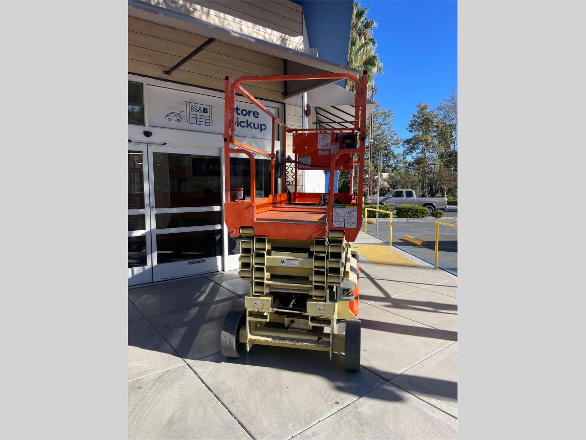 2016 JLG 3246ES