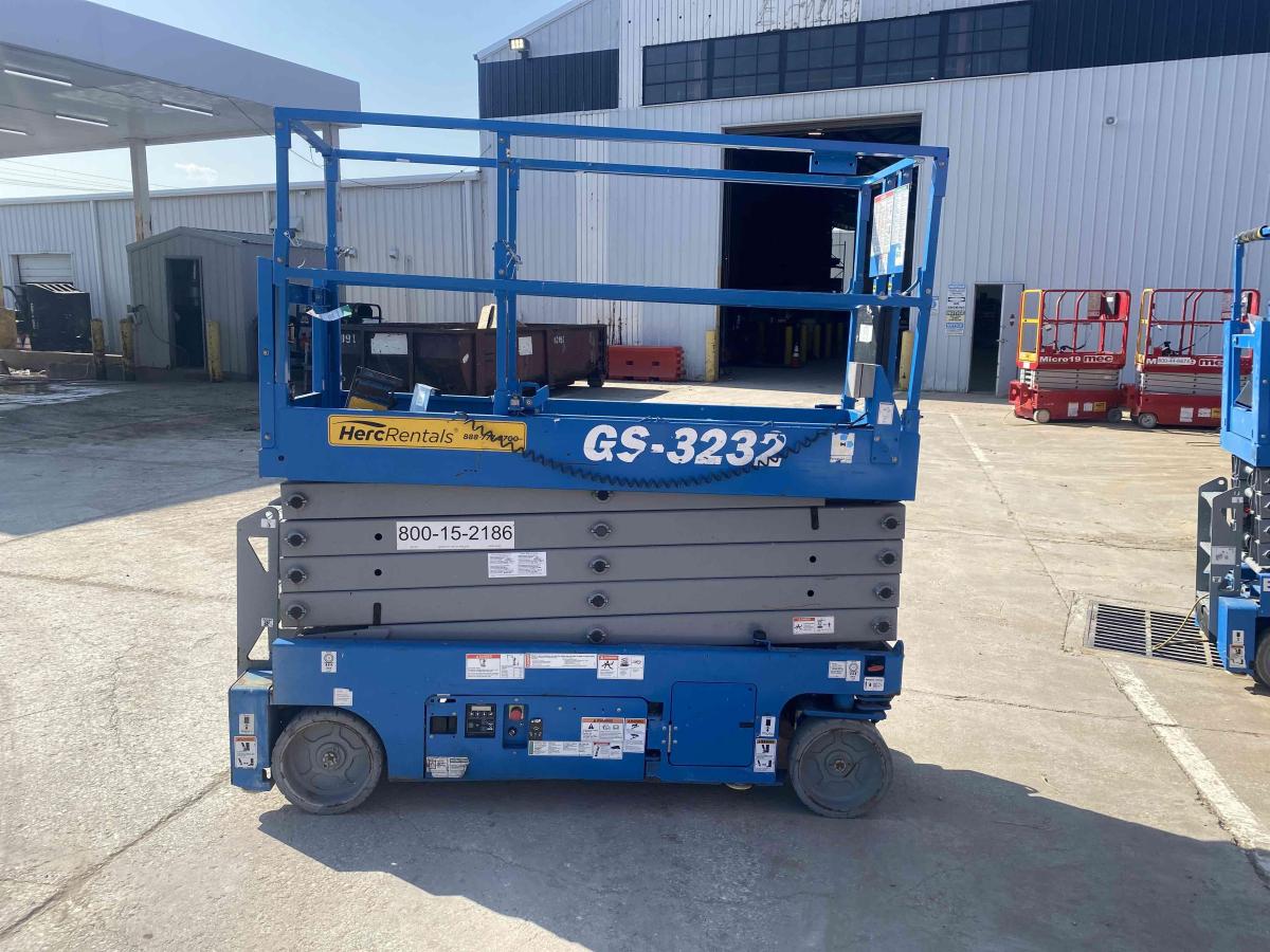 2017 Genie GS-3232