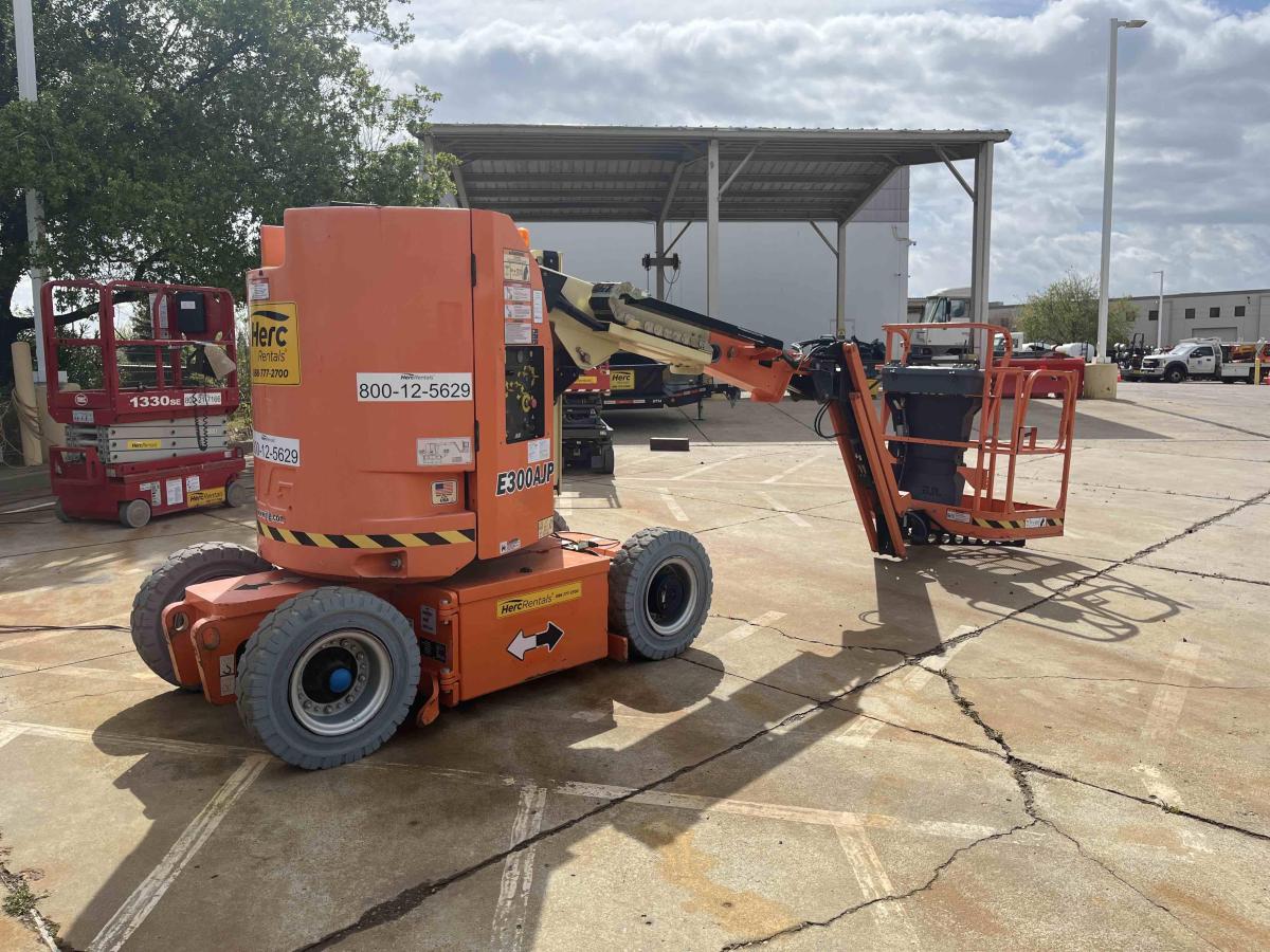 2016 JLG E300AJP-3