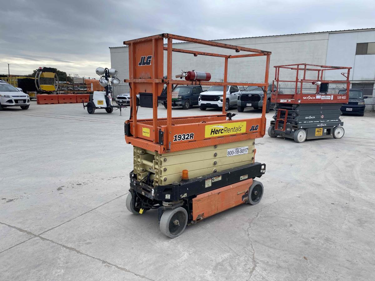 2017 JLG 1932R