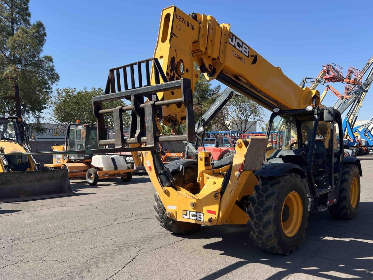 2017 JCB 510-56