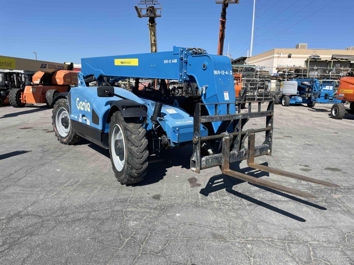 2016 Genie GTH 844