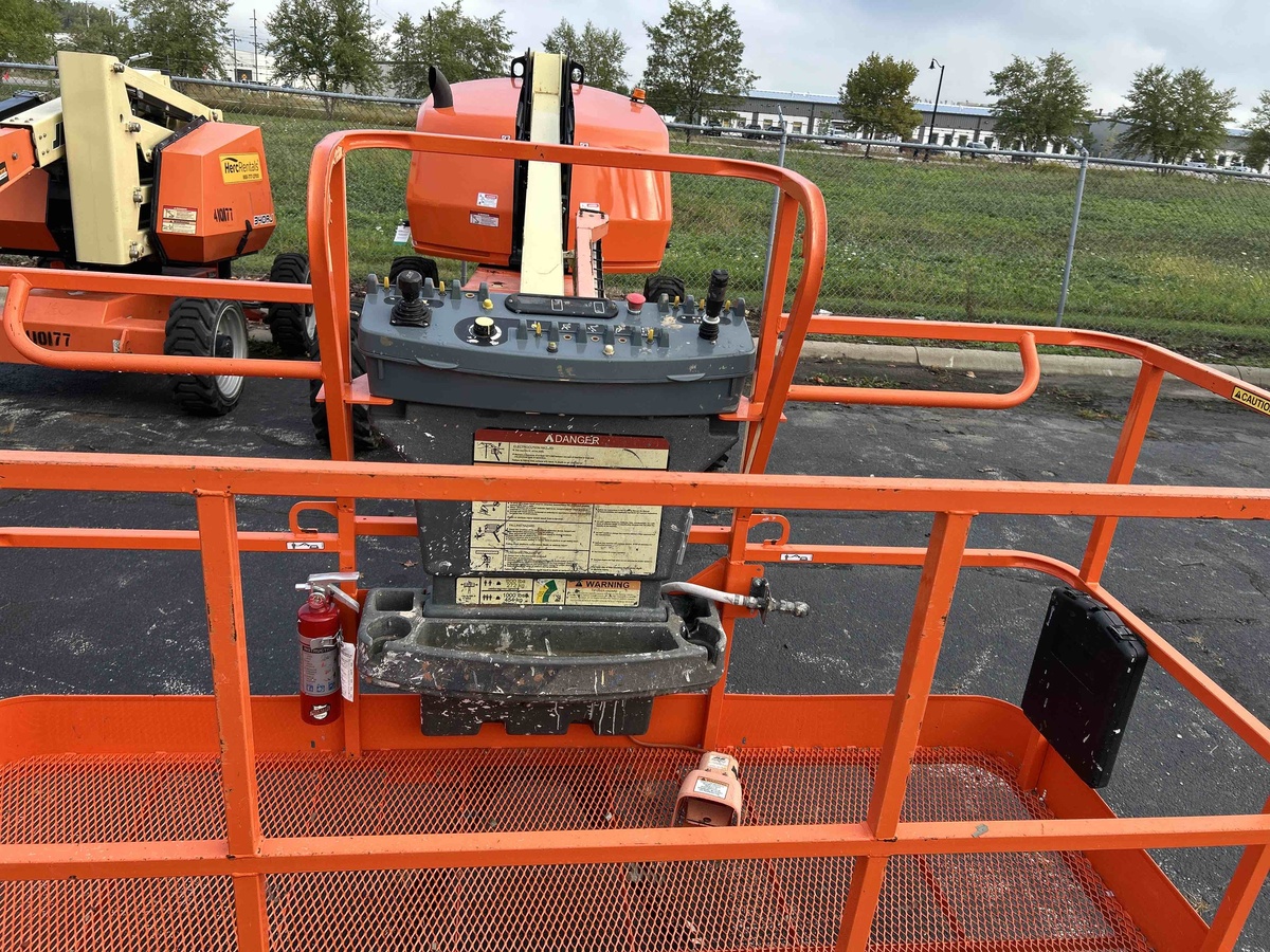 2017 JLG 400S-2