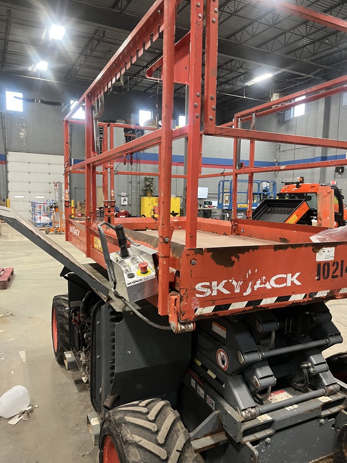 2017 Skyjack SJ-6826RT-2