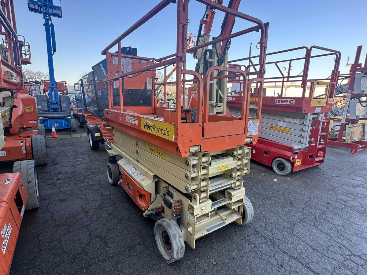 2017 JLG 3246ES