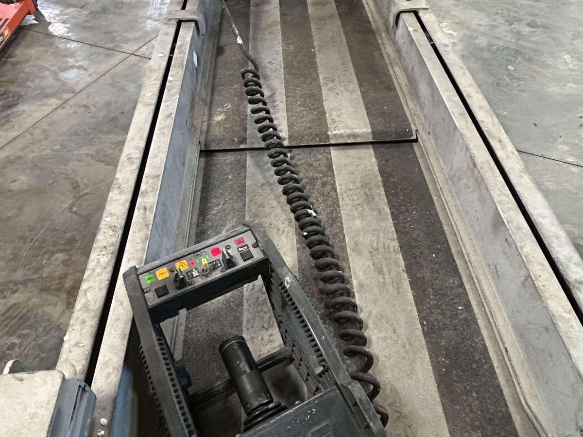 2010 JLG 1930ES