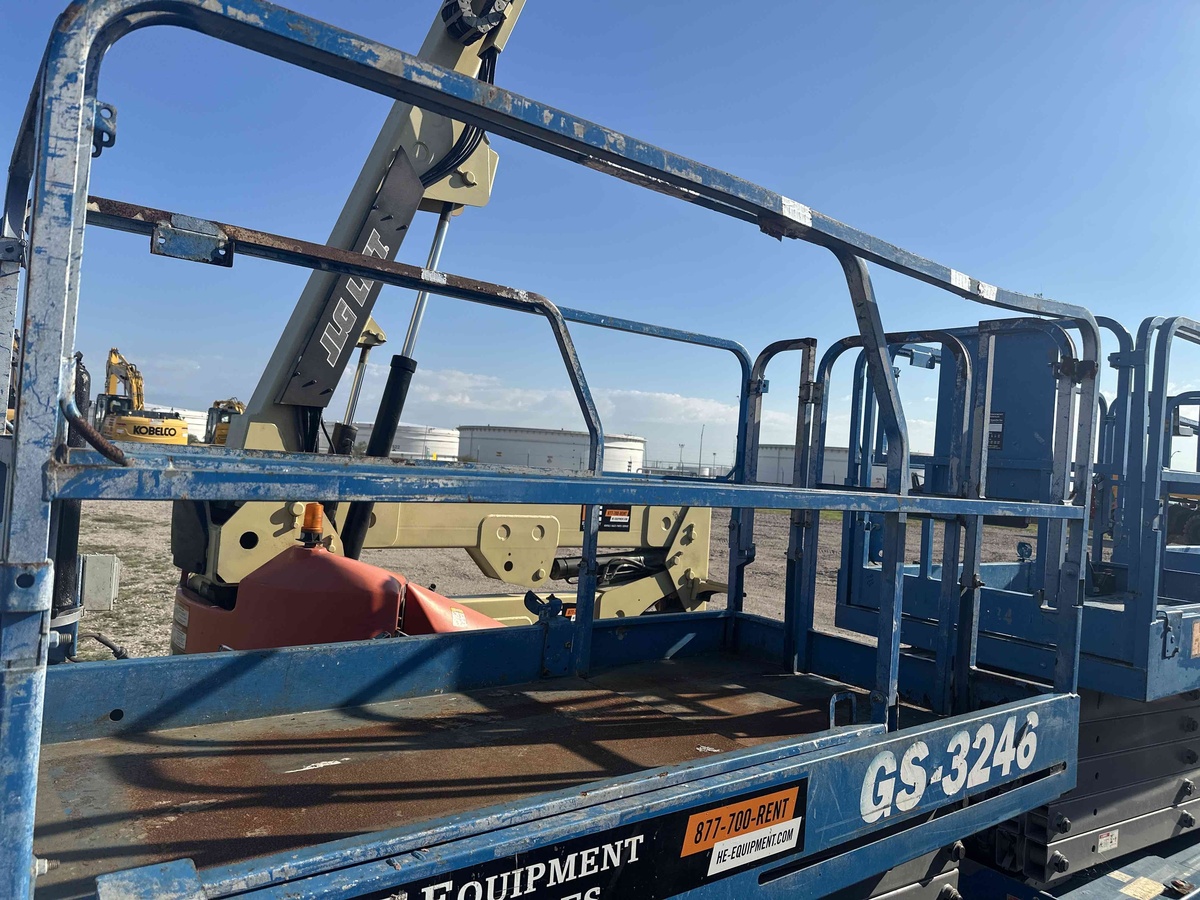 2017 Genie GS-3246-7