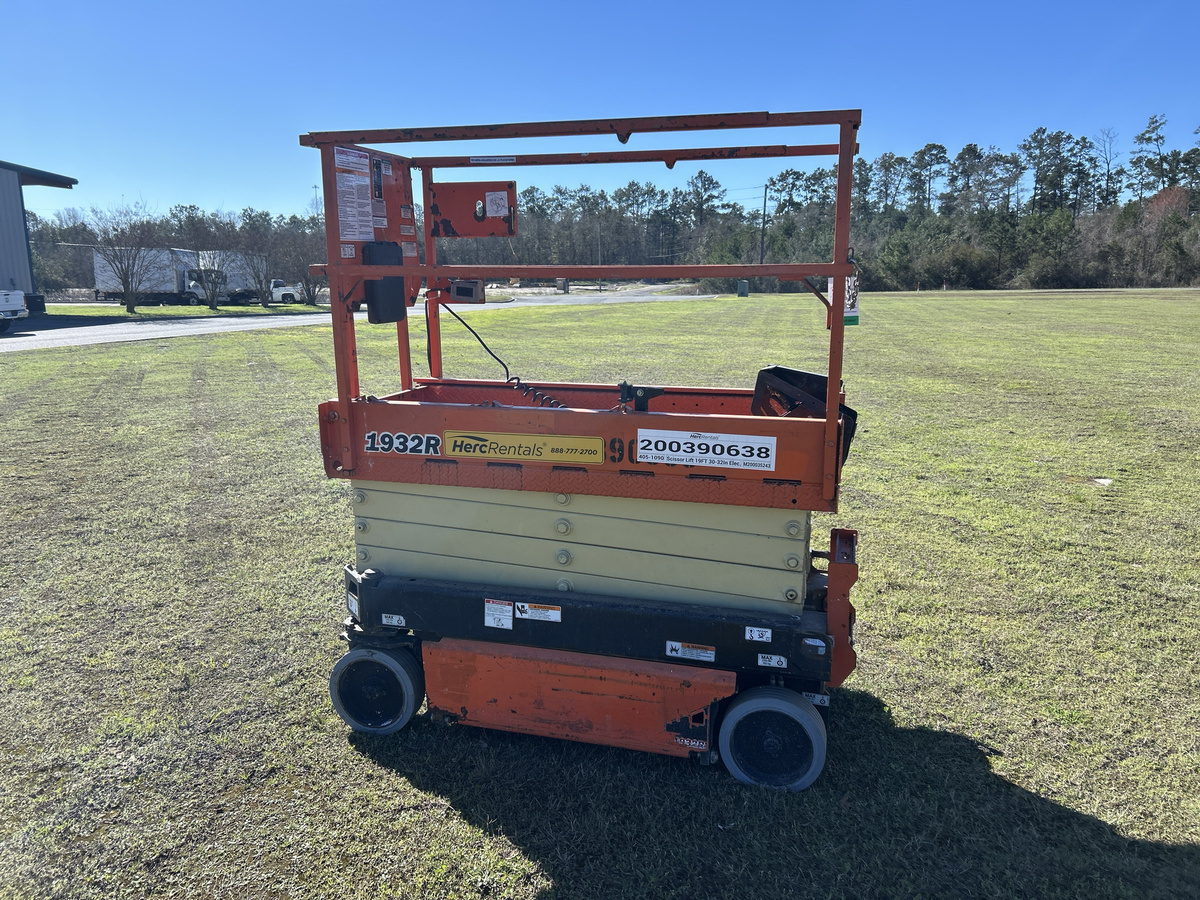 2019 JLG 1932R-4
