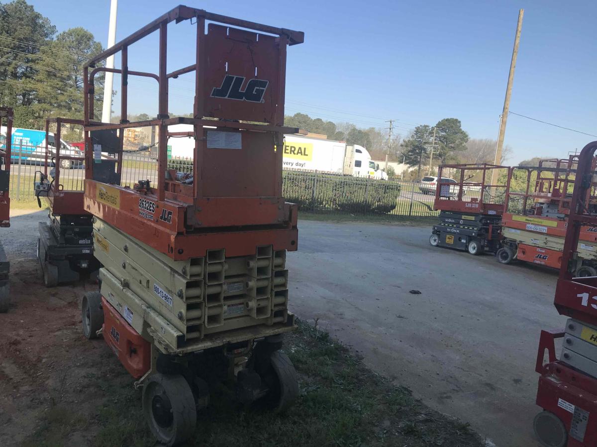 2017 JLG 2632ES