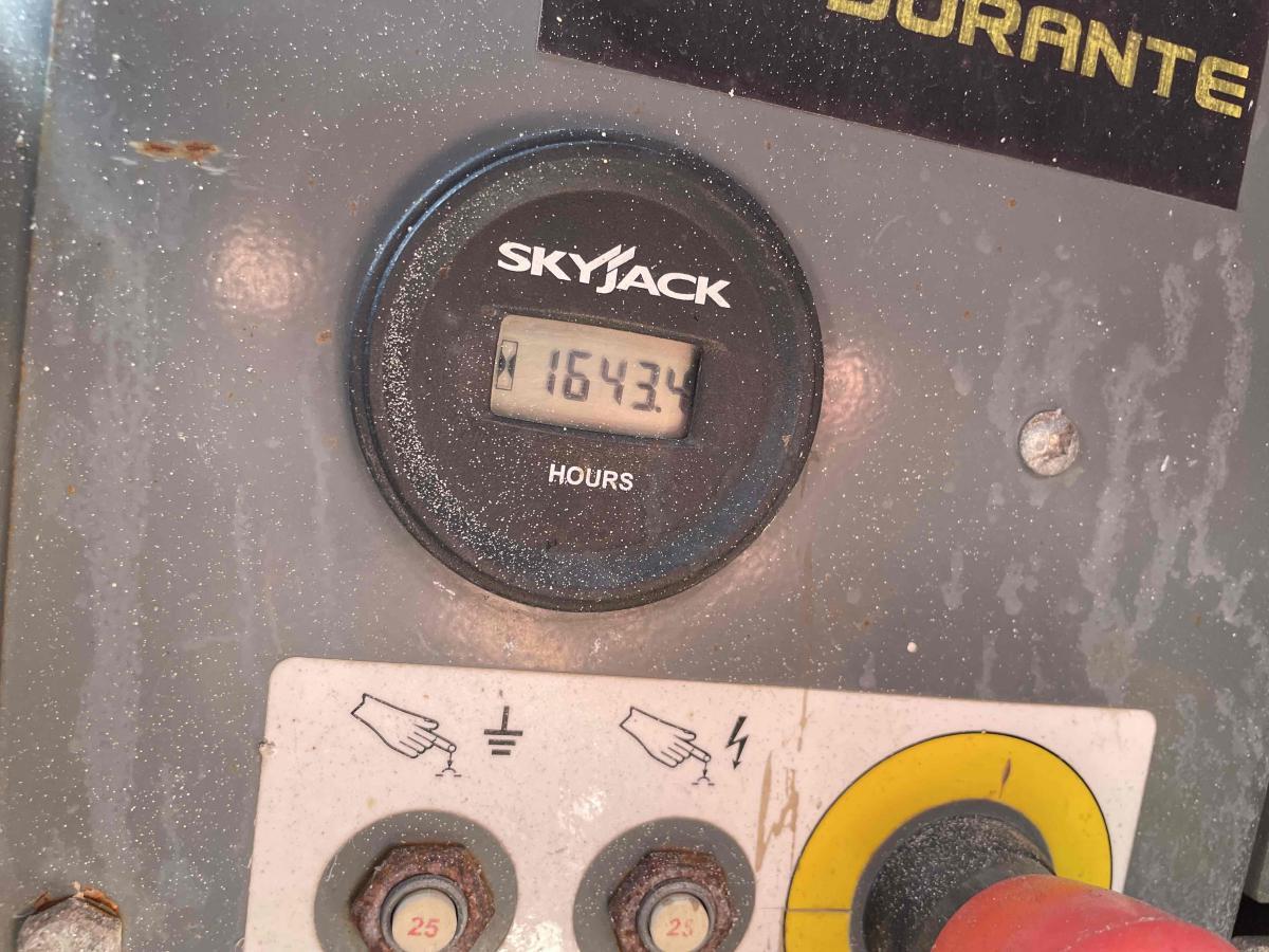 2018 Skyjack SJ-6832RT-8