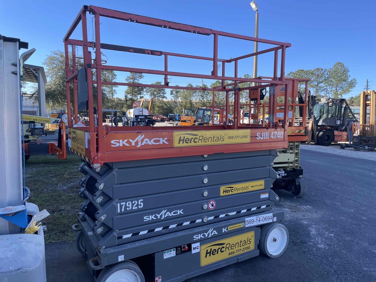 2017 Skyjack SJ4740-4