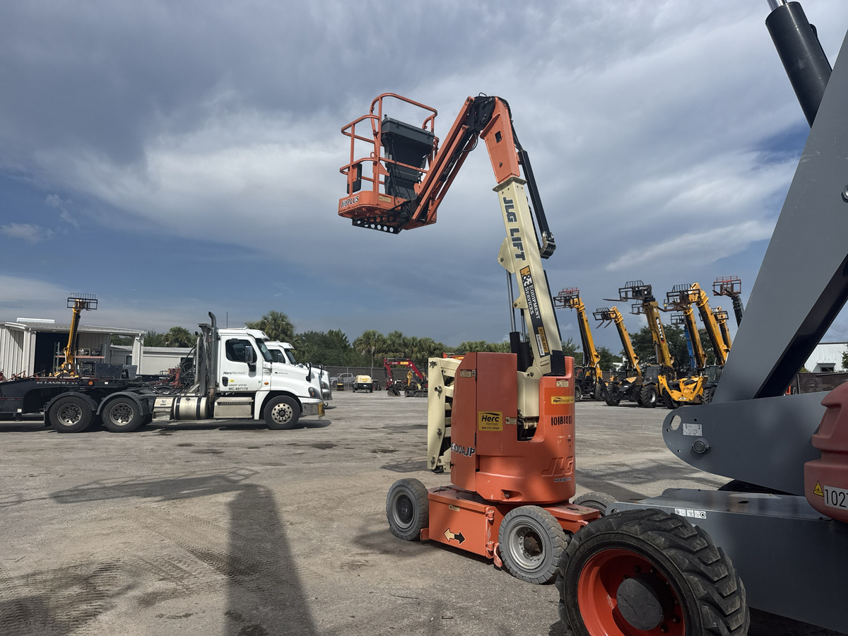 2016 JLG E300AJP-4