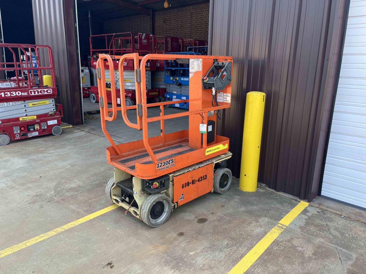 2014 JLG 1230ES