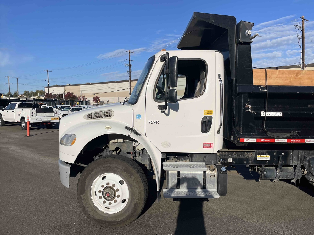 2019 Freightliner M2106-4