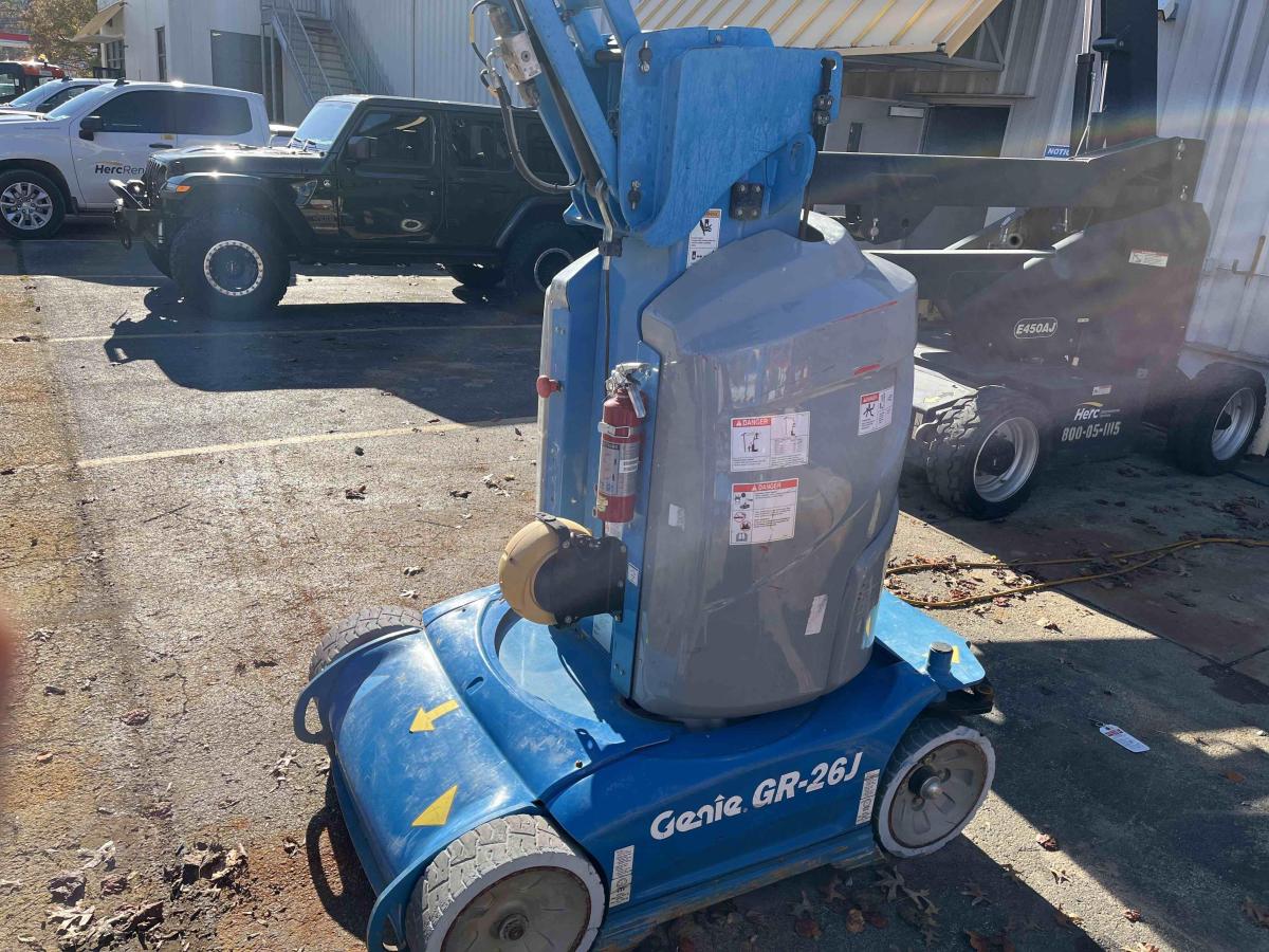 2018 Genie GR26J