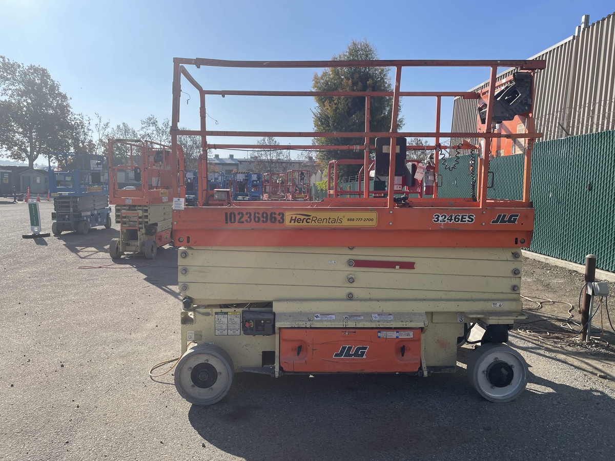 2018 JLG 3246ES-4