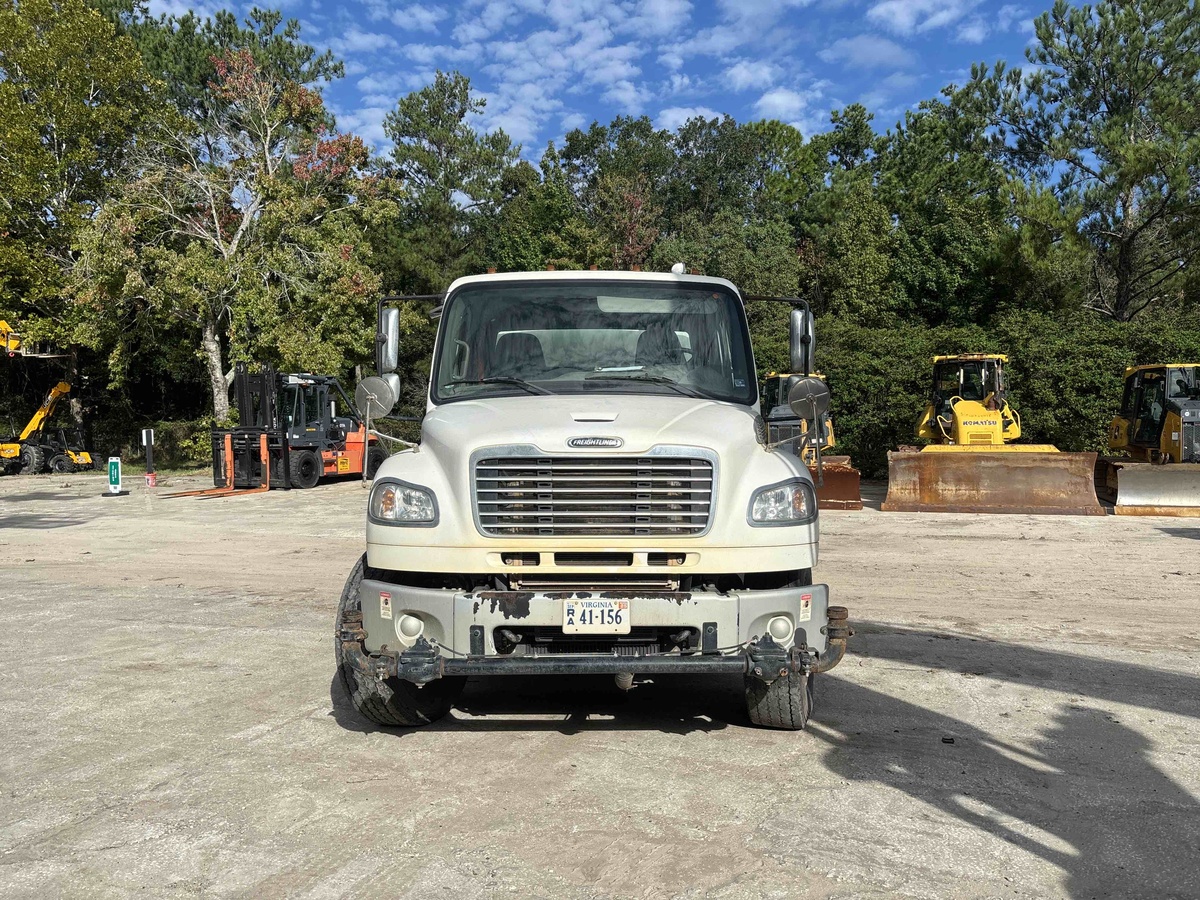 2019 Freightliner M2106-4