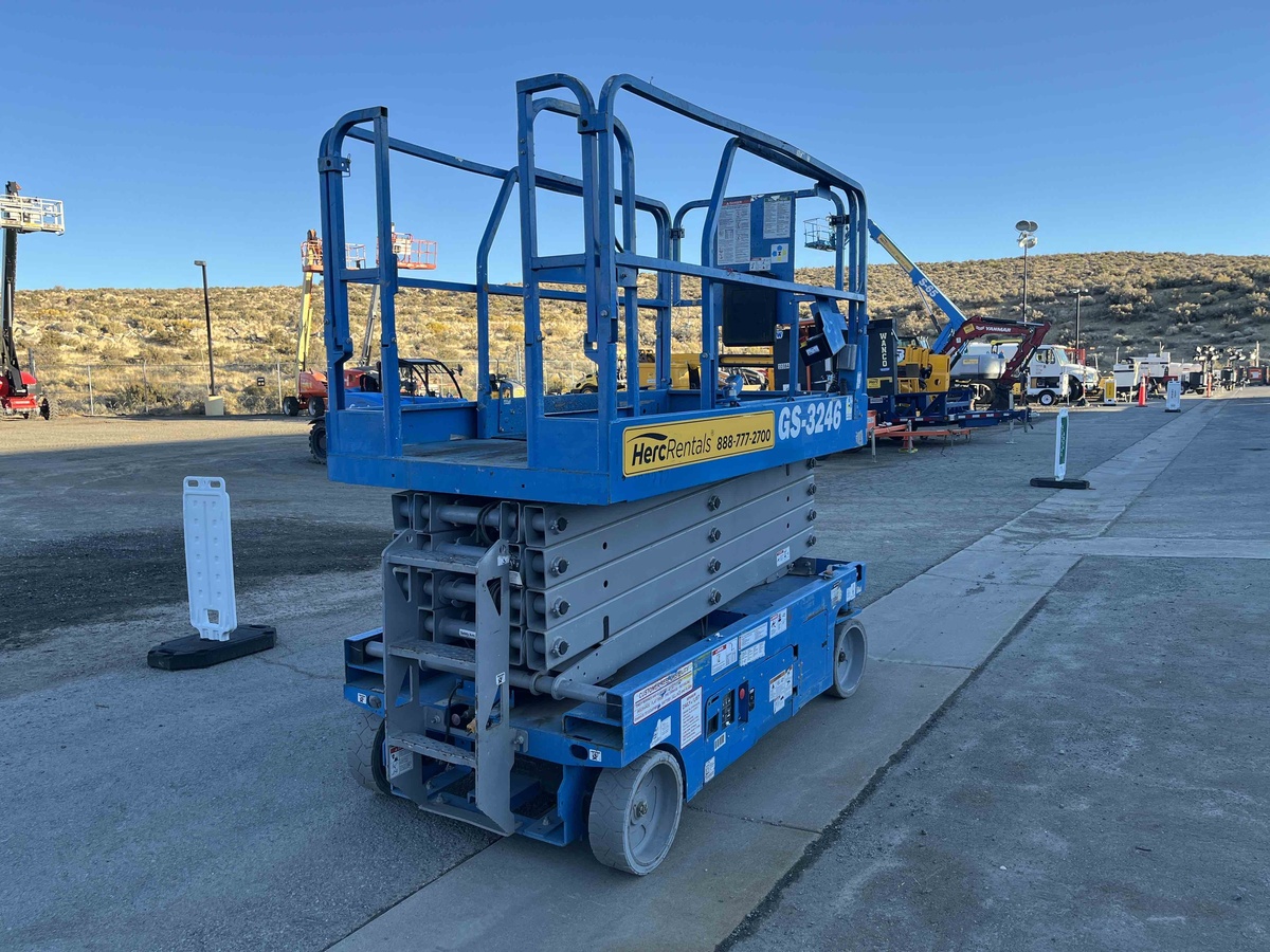 2017 Genie GS-3246-4