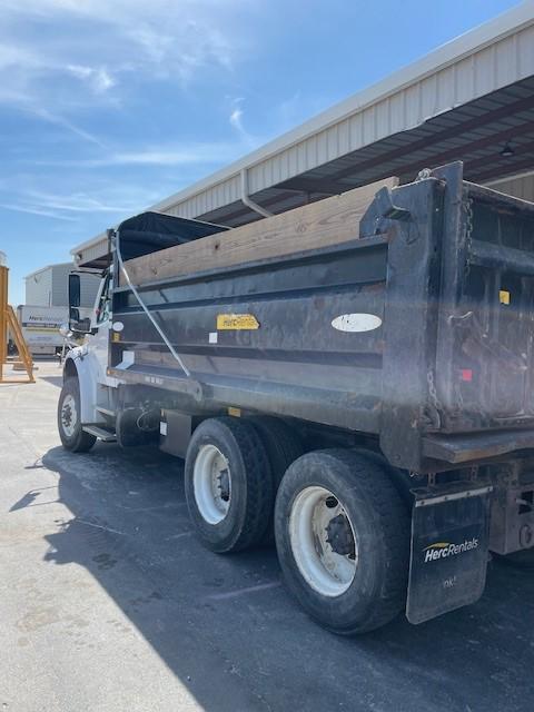 2016 Freightliner M2106-4