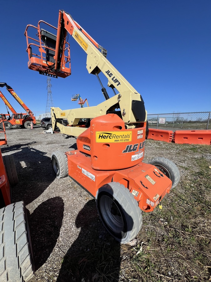 2013 JLG E450AJ-4