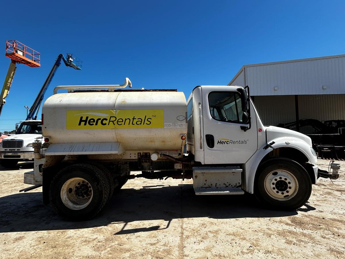 2018 Freightliner M2106