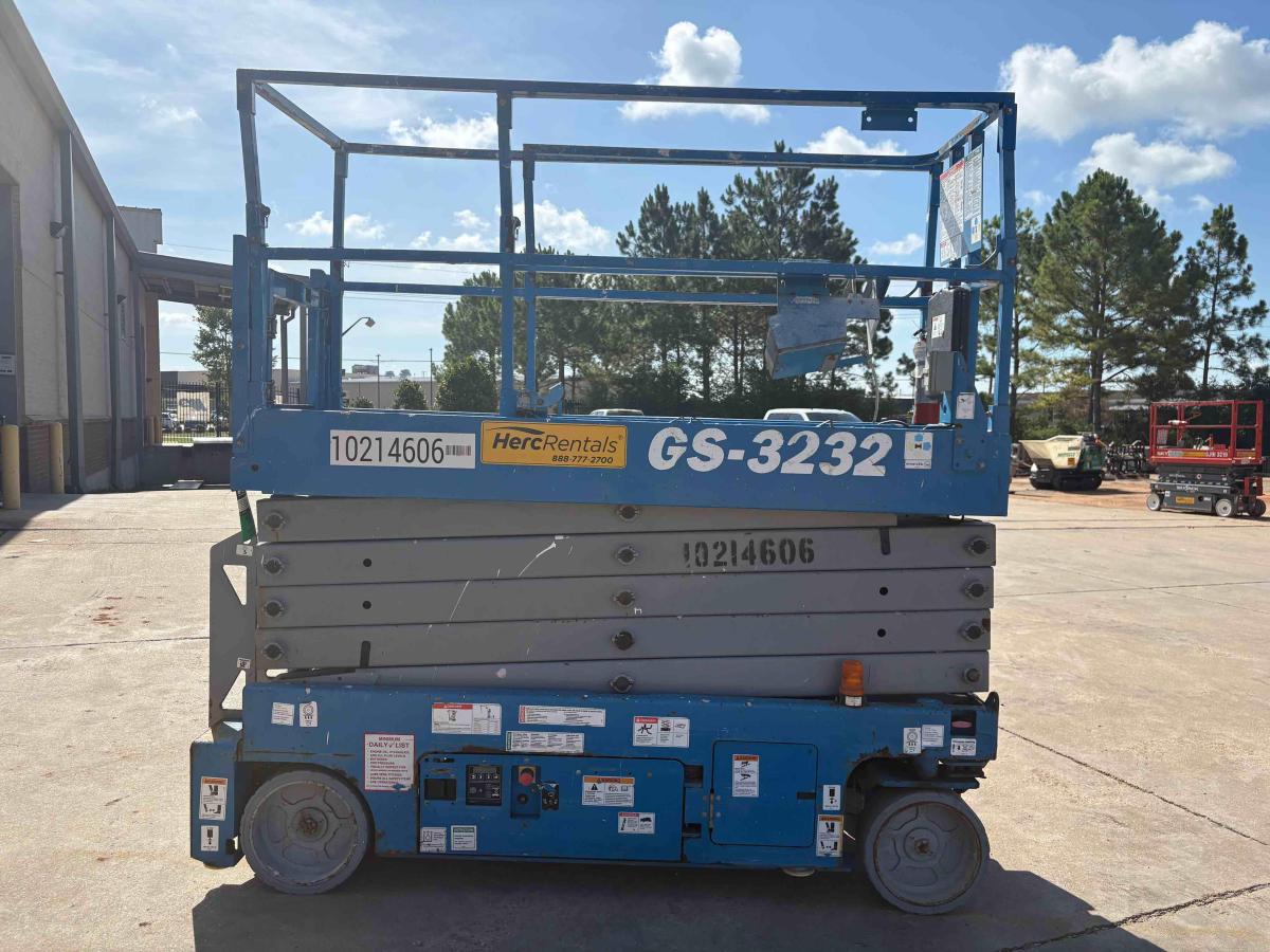 2017 Genie GS-3232-8