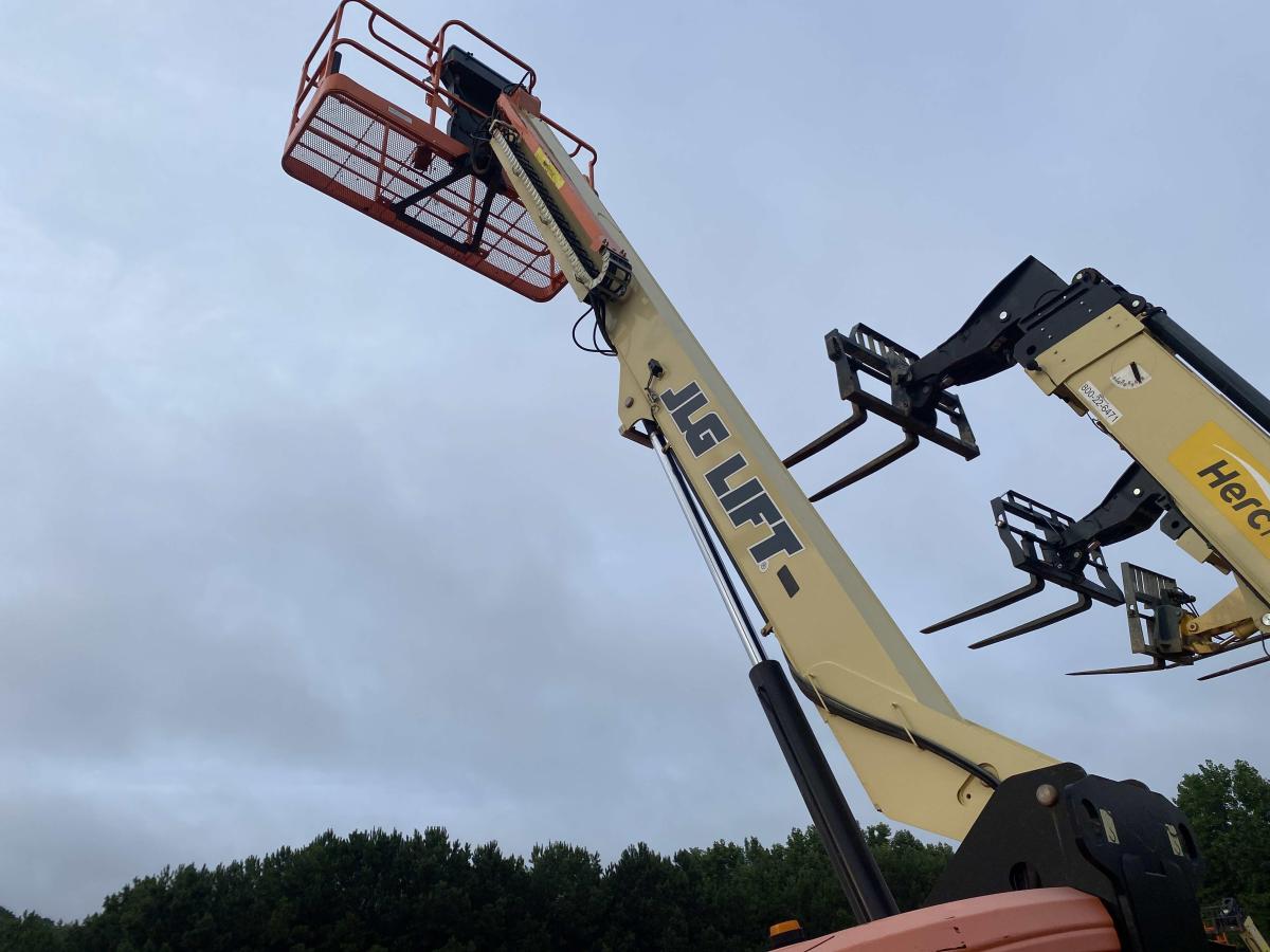 2016 JLG 400S