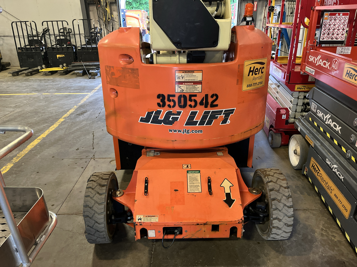 2015 JLG E400AJPN-4