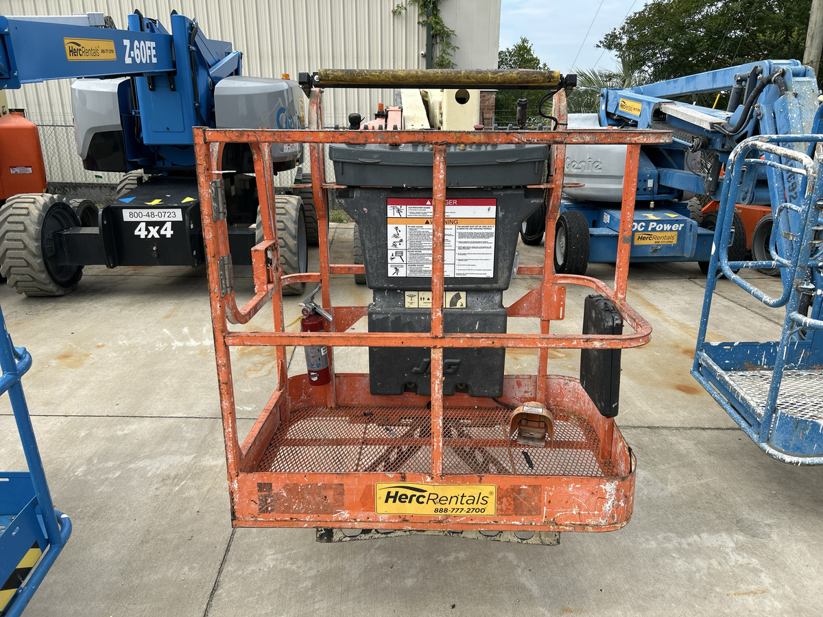2014 JLG E400AJPN-6