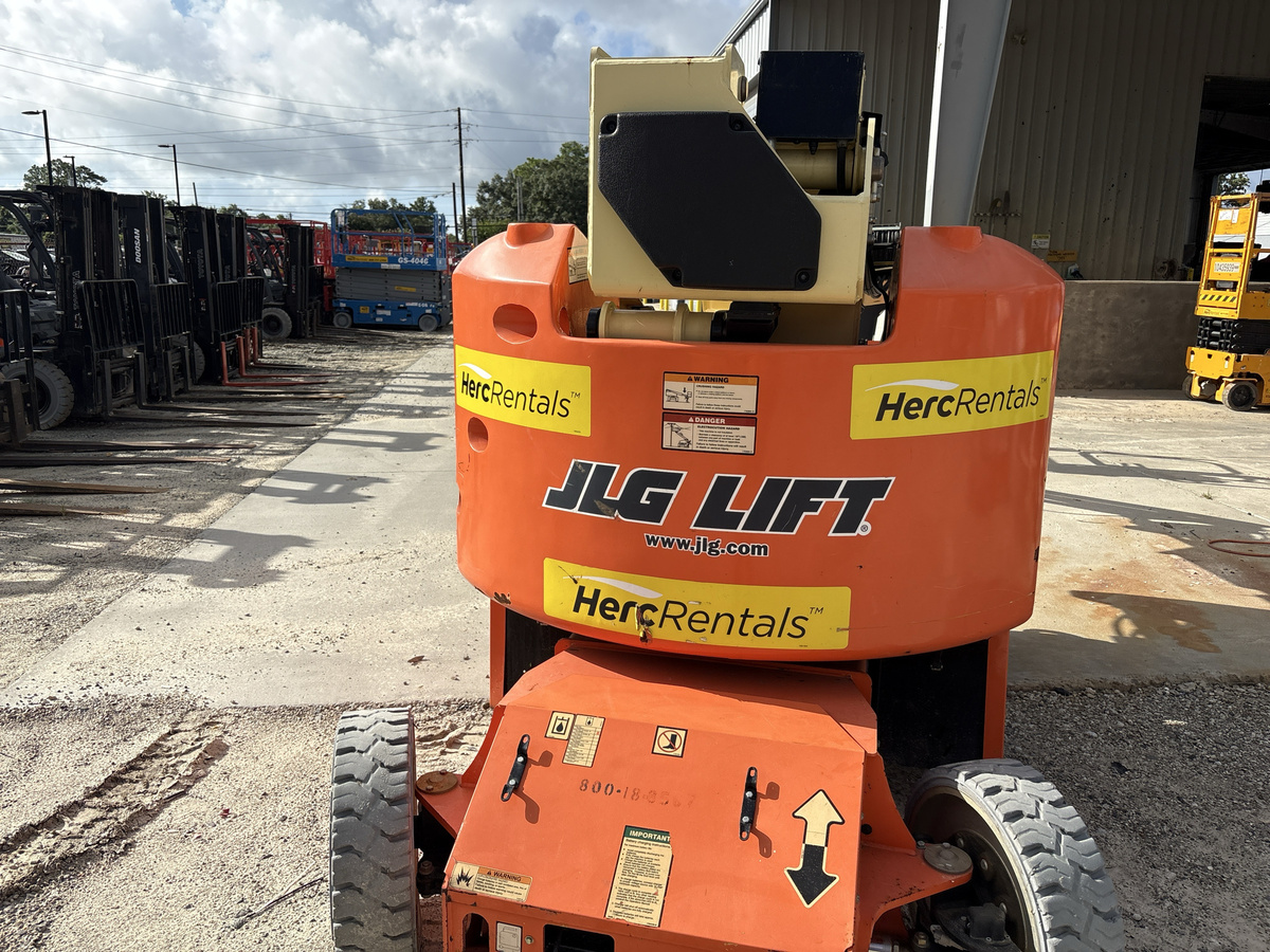 2017 JLG E400AJPN-6