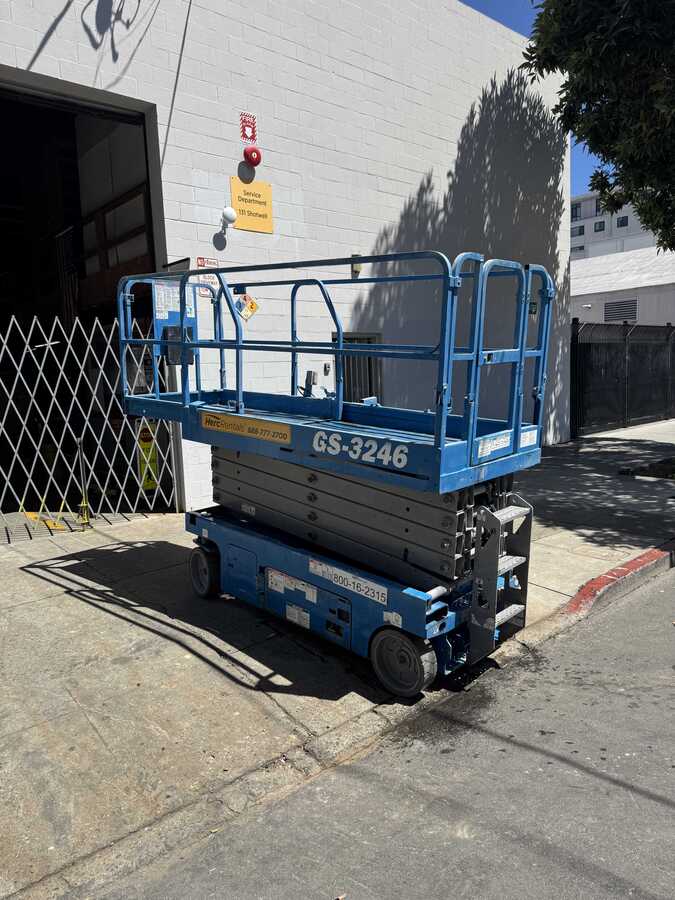 2017 Genie GS-3246-2