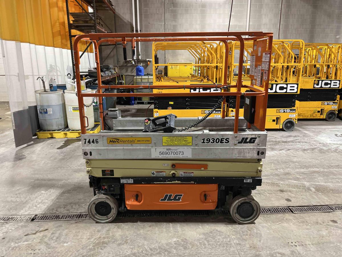 2013 JLG 1930ES