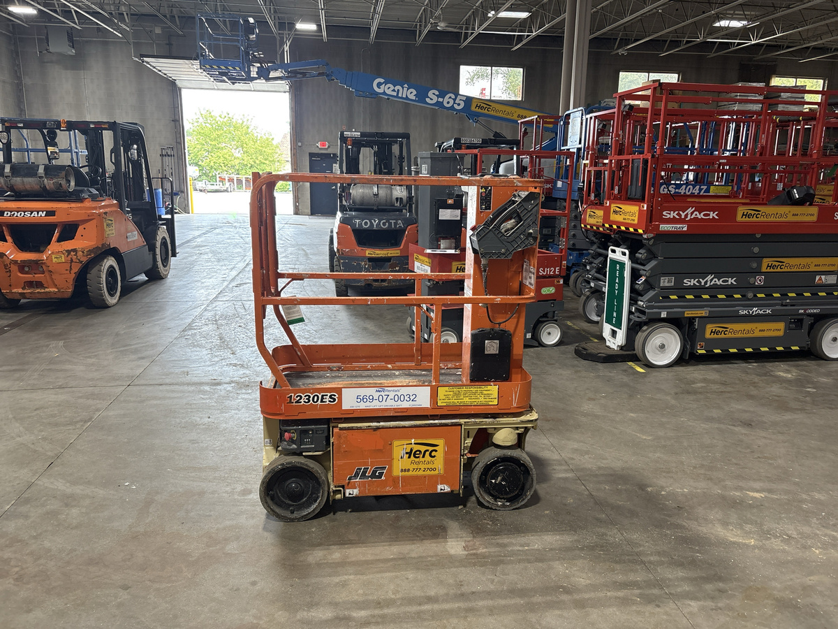 2015 JLG 1230ES-3