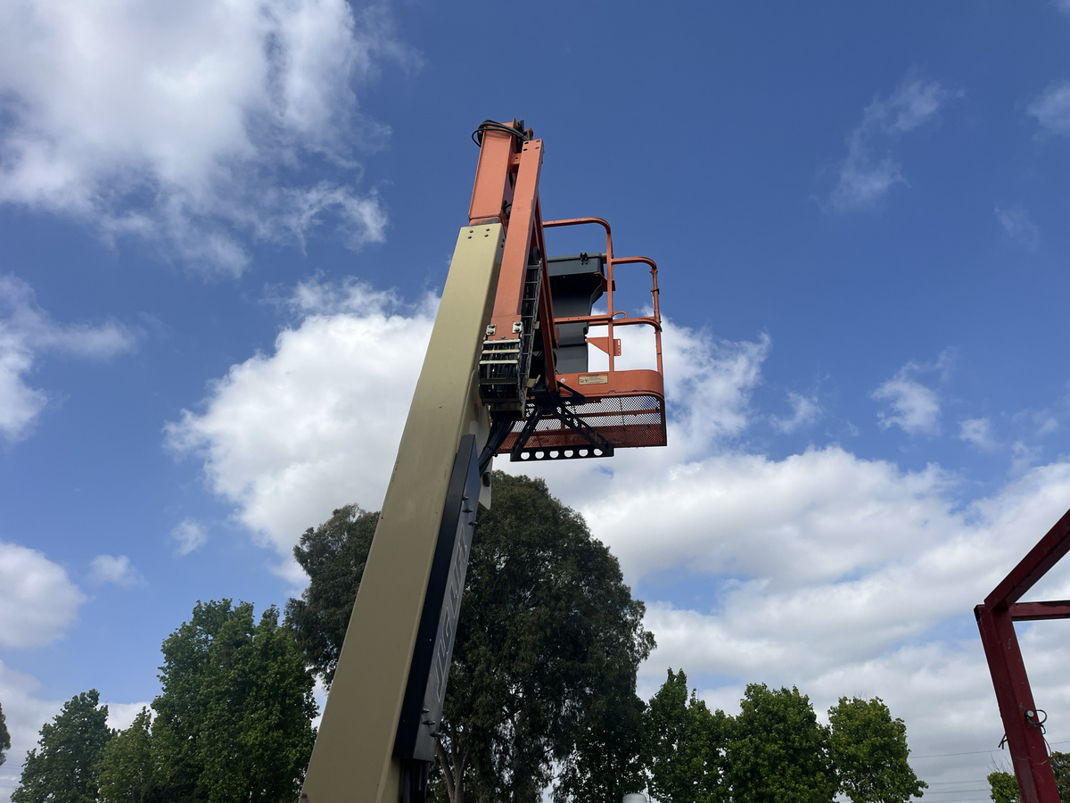 2018 JLG E450AJ-7