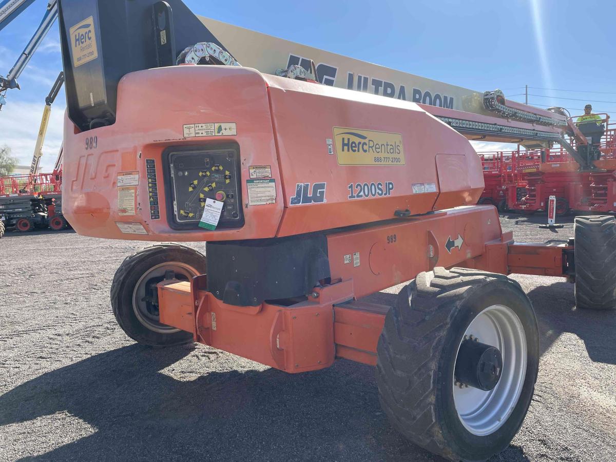 2017 JLG 1200SJP