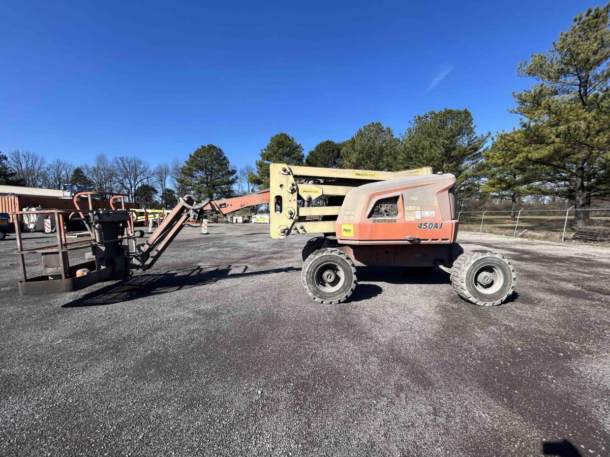 2017 JLG 450AJ