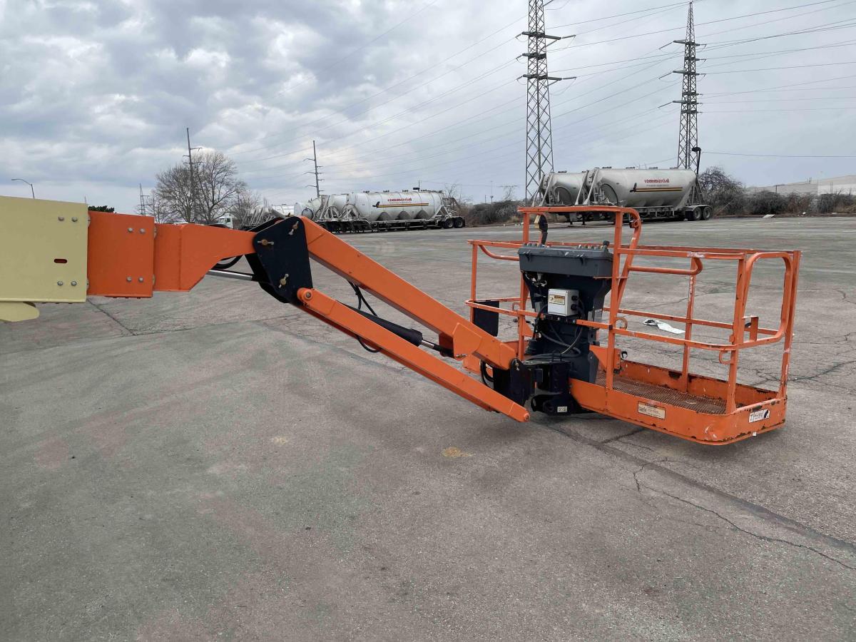 2011 JLG 660SJ