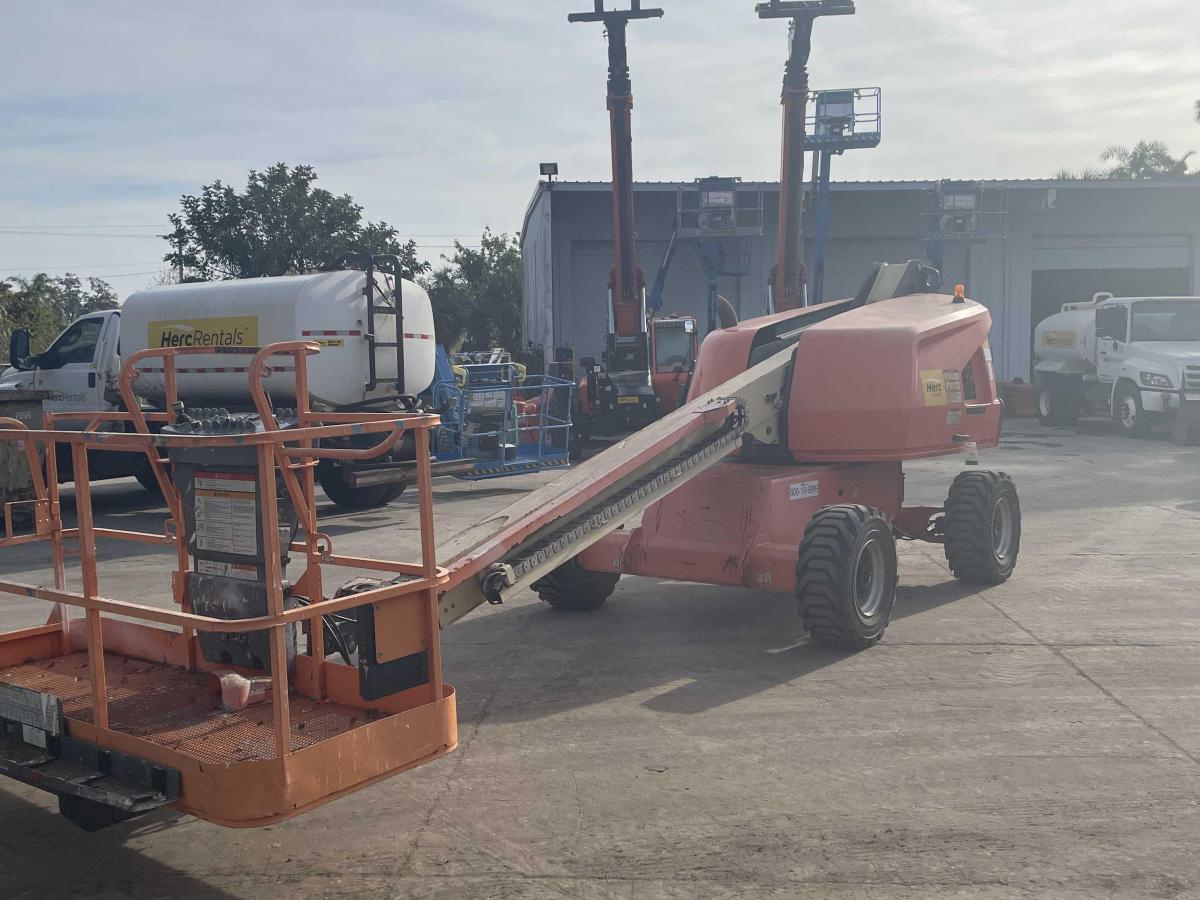 2016 JLG 400S