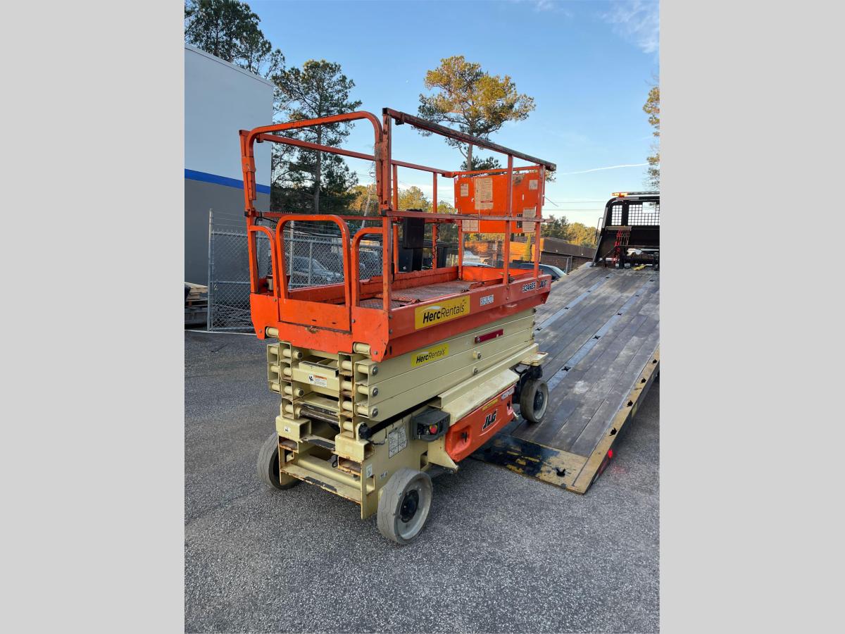 2018 JLG 3246ES