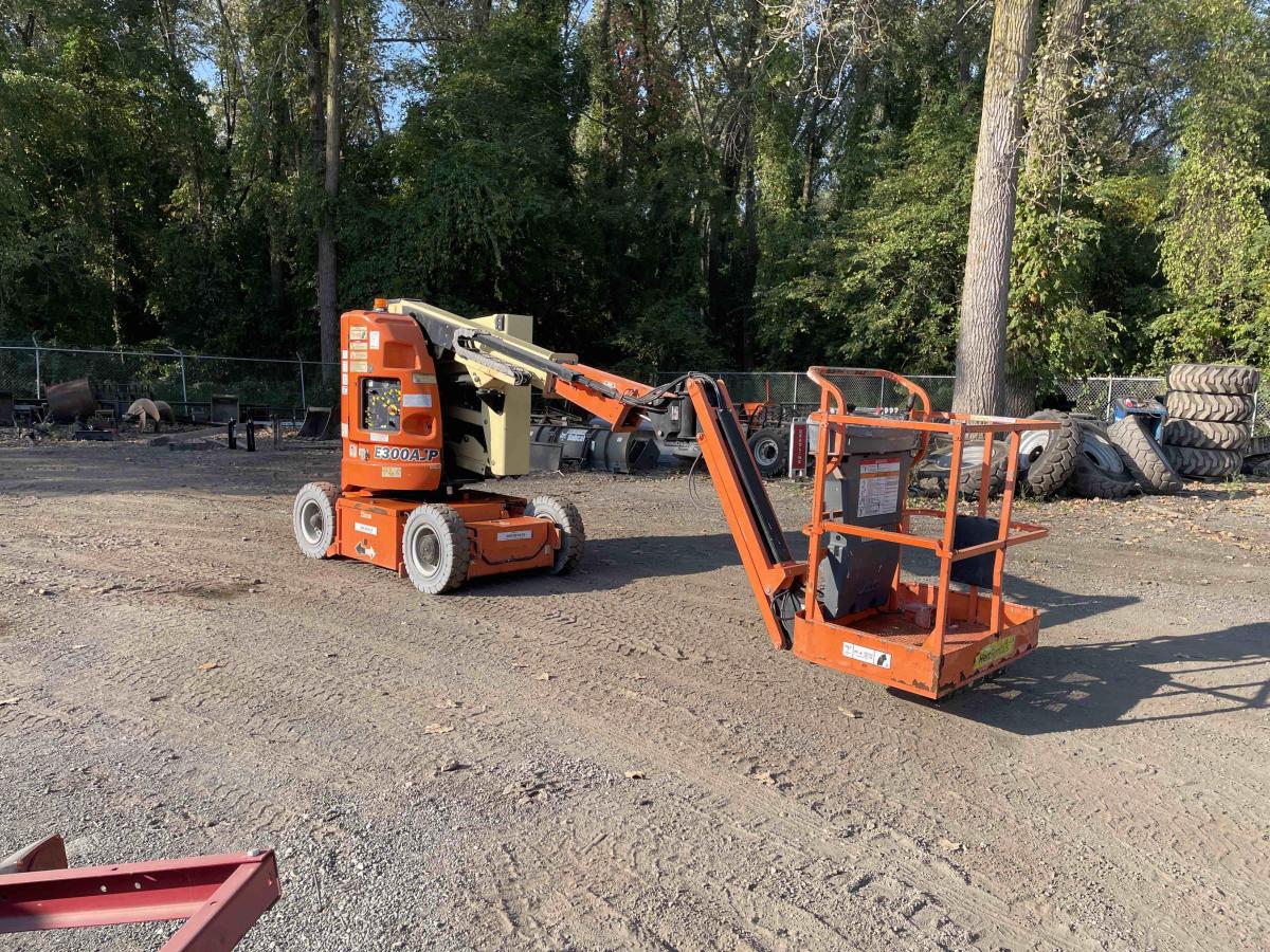 2013 JLG E300AJP