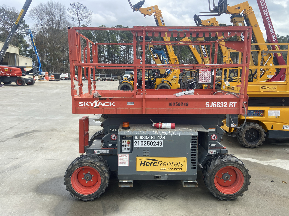 2018 Skyjack SJ-6832RT-3