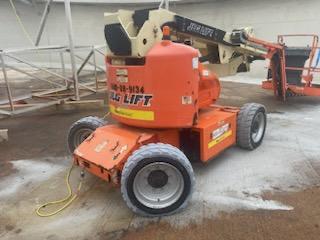 2016 JLG E450AJ