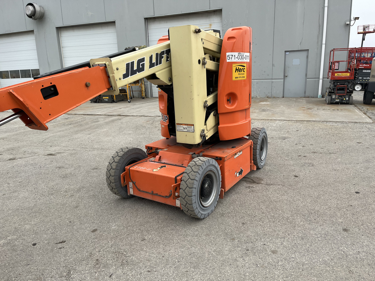2014 JLG E300AJP-5