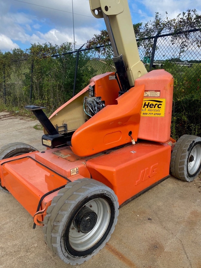 2014 JLG E450AJ-1